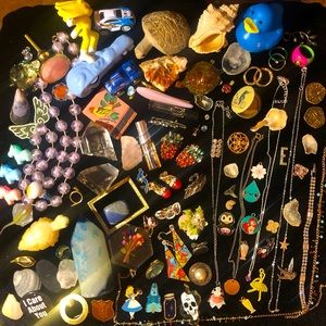 One Girls Trash is another Girls TREASURE💙💝💎🎁🎀🤍💗